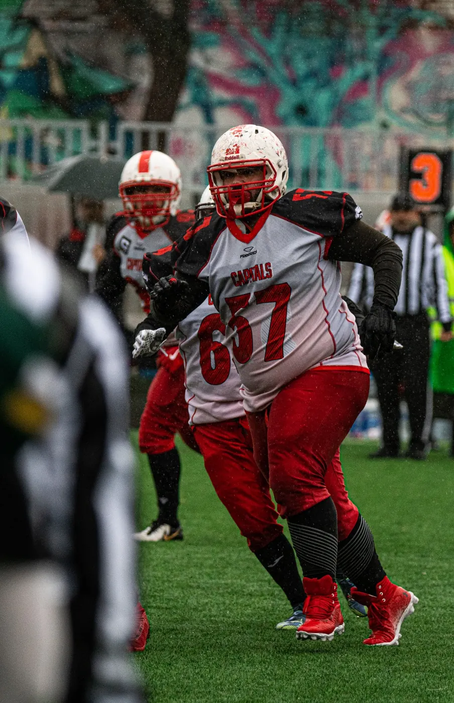 Jugador de tackle de Madrid Capitals con equipamiento completo